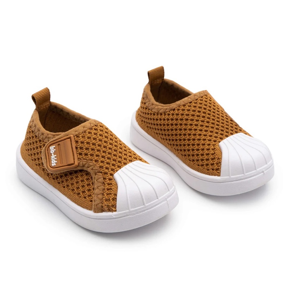 2 tiny feet shoes